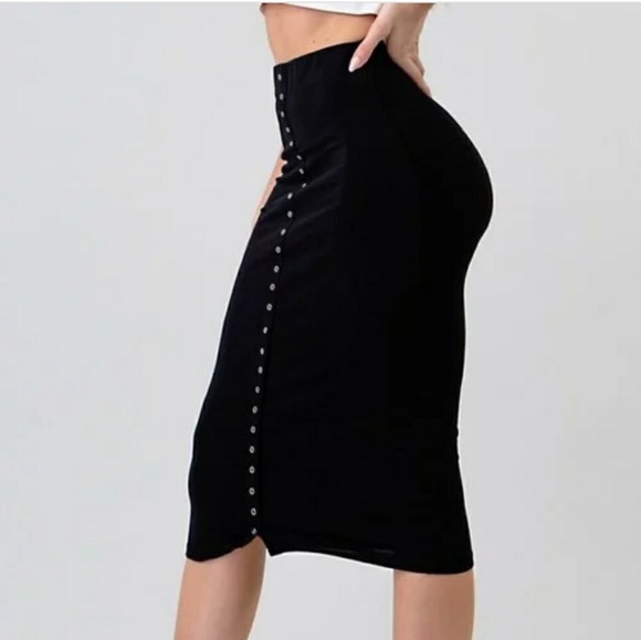 HEART & HIPS Snap Tape Black Midi Skirt - Picture 4 of 7